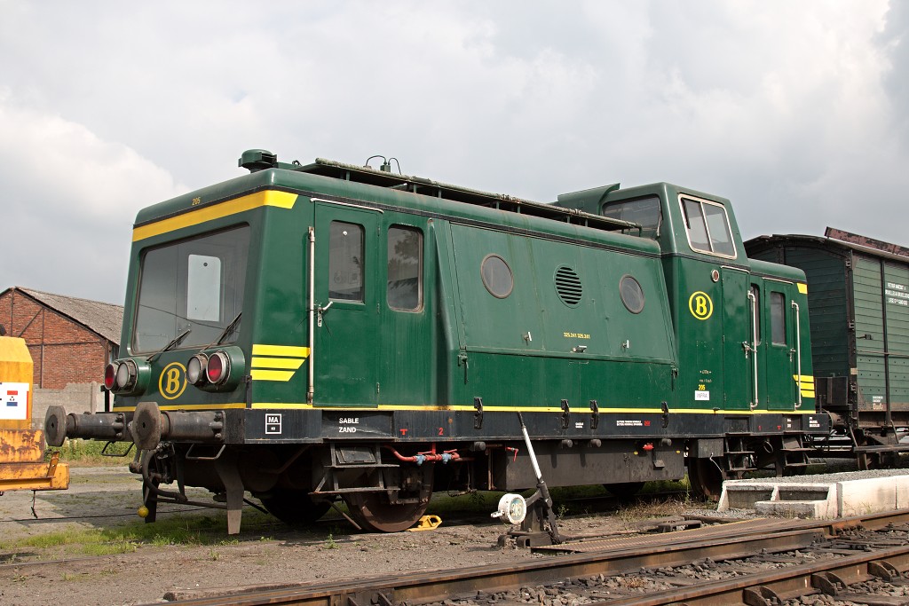spoorweg spoorwegen hdr ns trein treinen locomotief verkeer transport openbaar vervoer spoor stoomlocomotief station